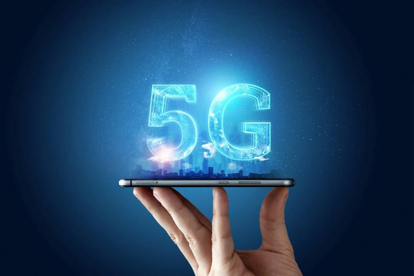 Handy mit einem 5G Hologramm