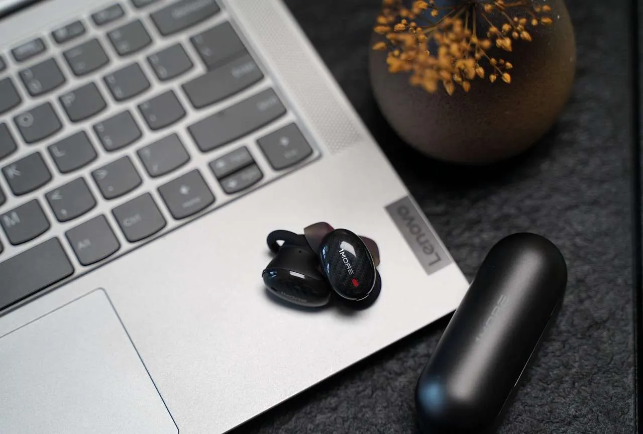 Bluetooth 5.4 im Alltag: Neue Möglichkeiten mit den Geräten des Jahres 2025