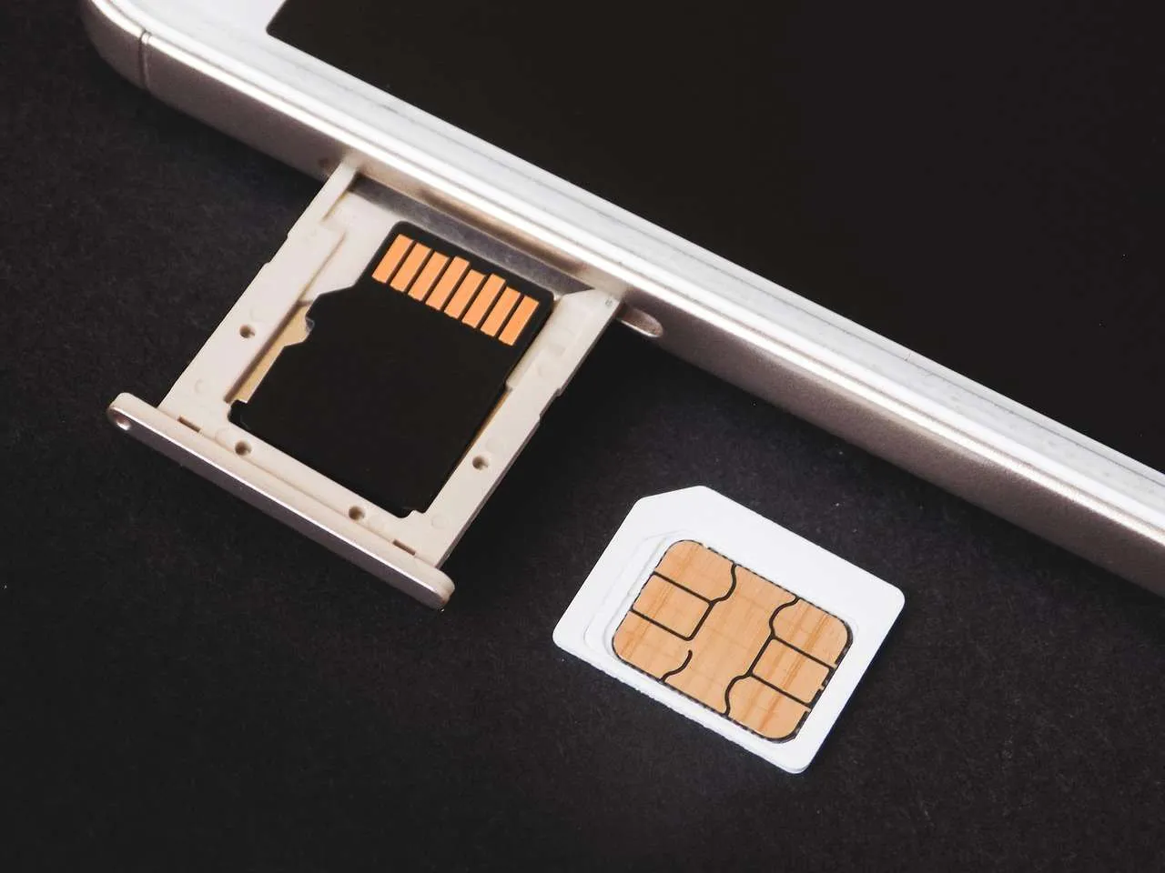 Endlich ohne Plastik – wie die eSIM-Karte die Nutzung von Handys verändert